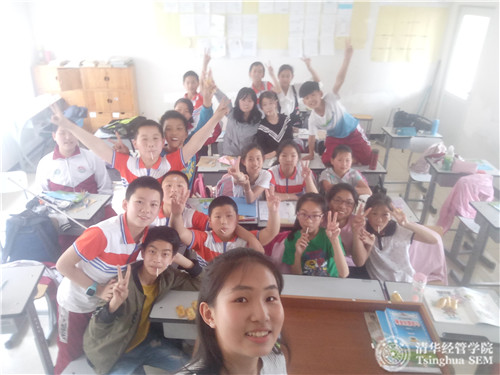 1591343334143003496.jpg p5 和性教育课的学生合影.jpg